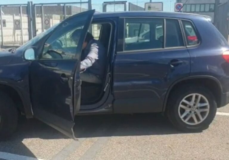 Magenta, permangono i disagi alla piattaforma di via Murri, Bigogno: “Se i tronchi superano 8 cm di diametro li porti indietro”