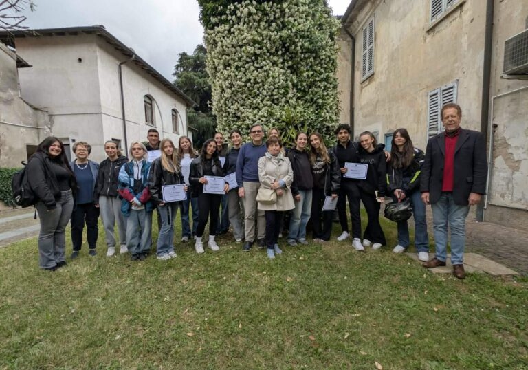 Magenta, Aicit consegna gli attestati agli studenti che scoprono il valore del volontariato