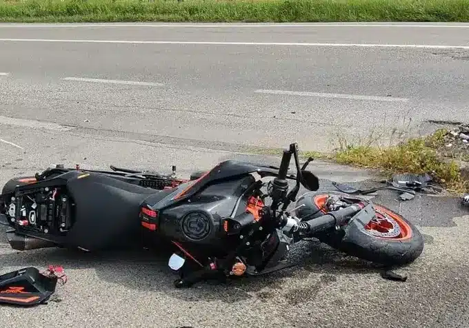 Incidenti stradali: scontro auto-moto nel Milanese, grave un 20enne